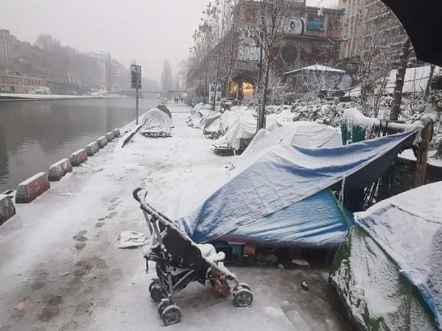 Les migrants sous la neige à Paris ? Bien fait, z’avaient qu’à rester chez eux