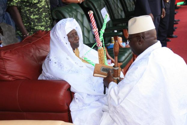 Gambie: Yaya Jammeh perd sa mère et se barricade avec un groupe d’officiers
