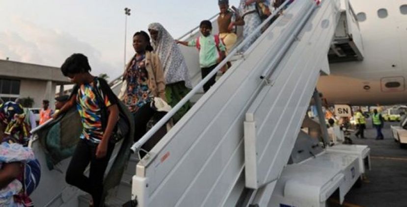 80 immigrants clandestins ghanéens rapatriés des Etats-Unis ont atterri à l’aéroport d’Accra