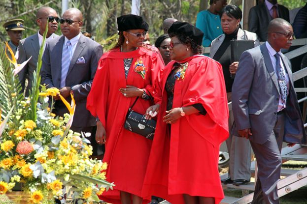 Arrestation du vice-chancelier de l&#039;université du Zimbabwe pour &quot;faux doctorat&quot; de Grace Mugabe